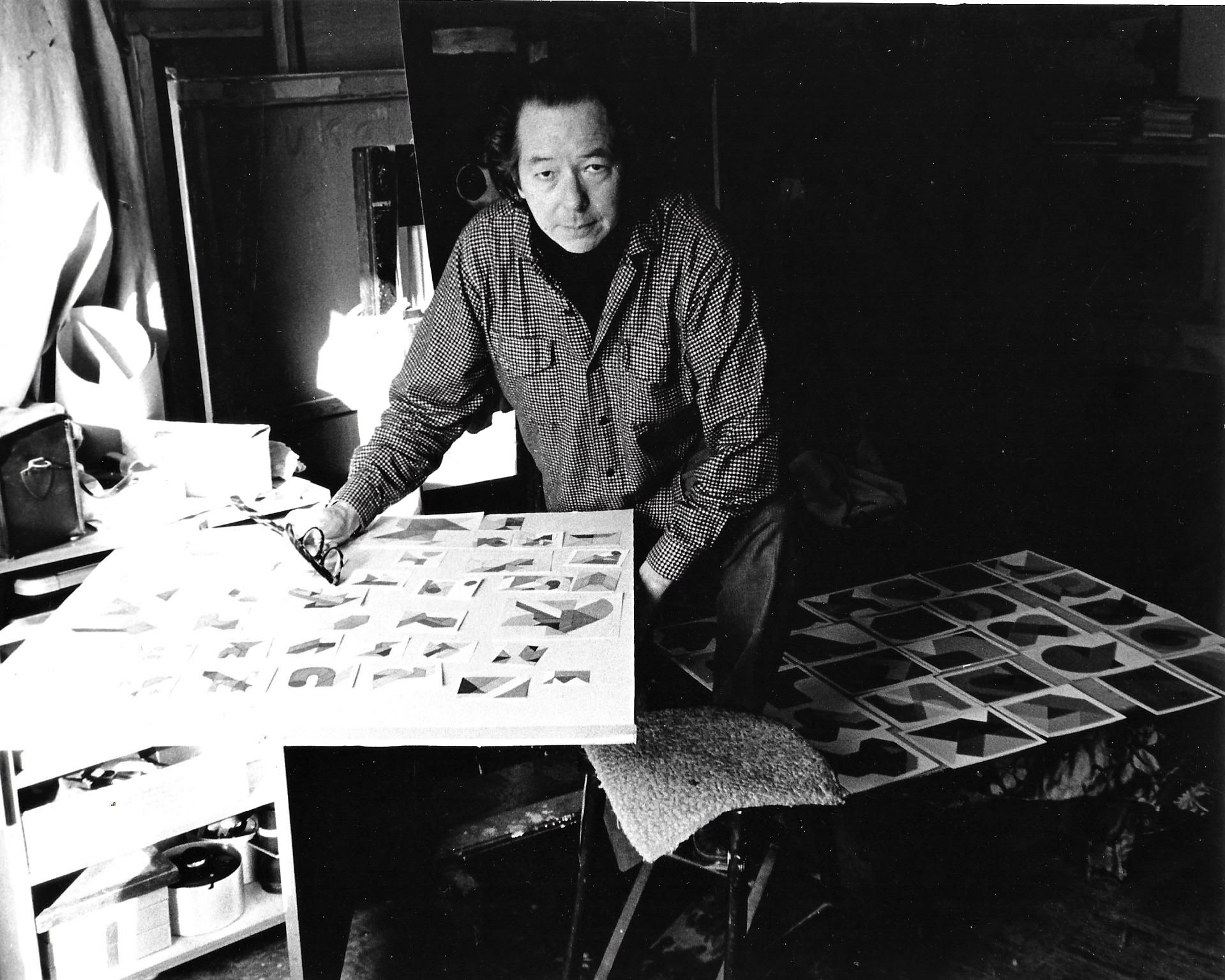 A picture of Kyohei Inukai in his studio.