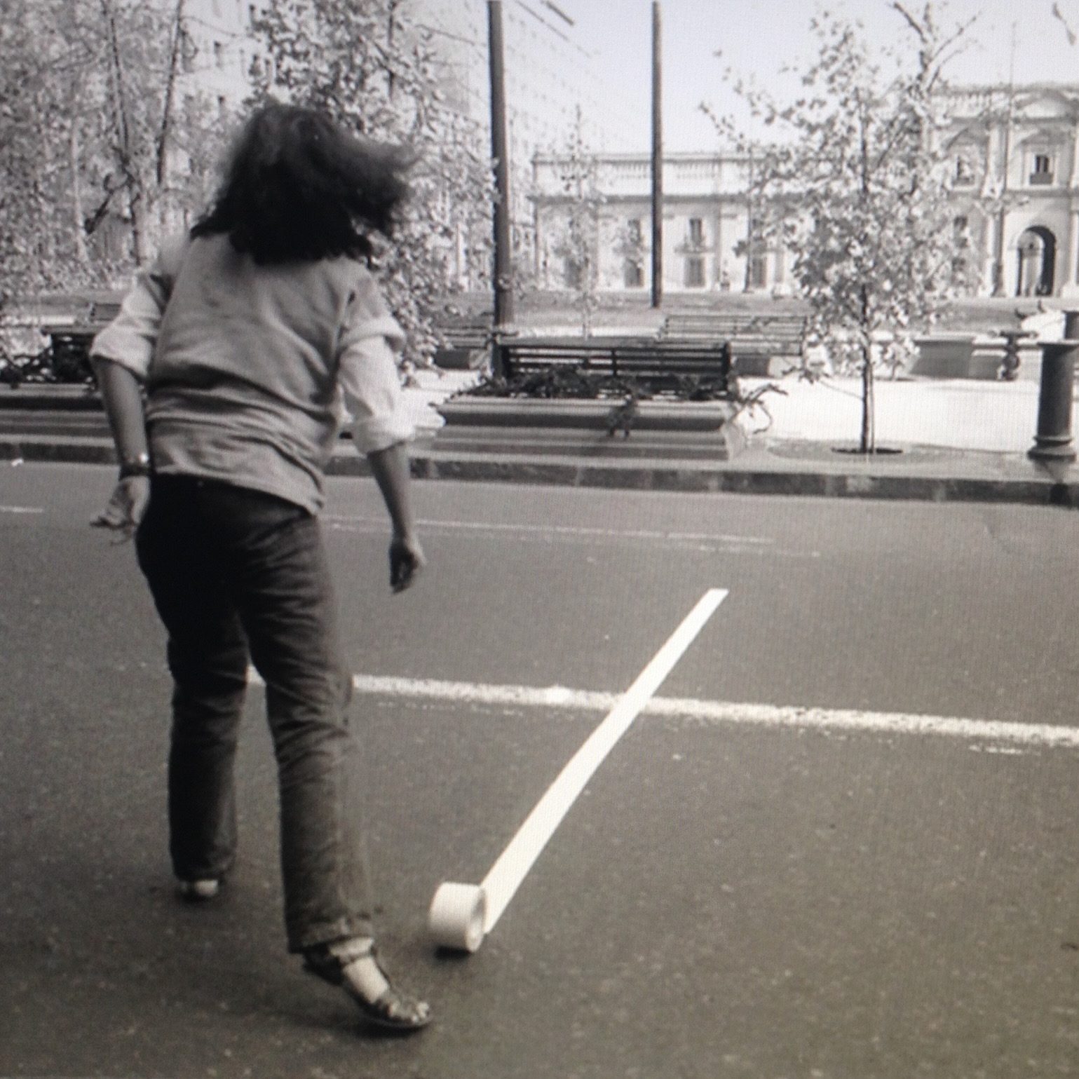 Artist Lotty Rosenfeld creating her installation piece, 